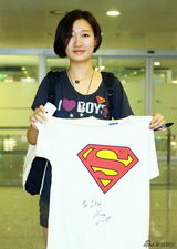 组图：《超人》男主角亨利-卡维尔抵沪青春帅气