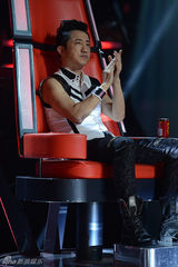 组图：《中国好声音》打响队内冠军争霸战