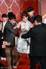 组图：《建党伟业》发布会 叶璇突然昏倒引发骚动