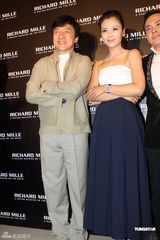 高清组图：刘涛秀白皙香肩 和成龙、F1车手同台