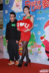 组图：高海宁否认斯负新人 圣诞陪家人拒男生约会