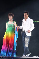 组图：汪明荃助阵关菊英演唱会 黄日华陈豪献唱