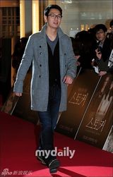 组图：影片《斯托克》首映 宋仲基金秀贤等支持