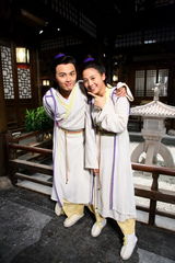 组图：《犀利仁师》热拍 吴奇隆刘诗诗“互殴”