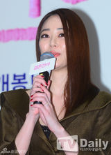 组图：李妍熙玉泽演助阵新片 四对情侣亮相