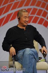 高清组图：美国导演昨向“康熙”张国立下跪致敬