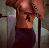 组图：玉女洛瓦托不雅照曝光 与男友激吻缠绵