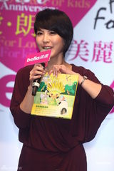 组图：邱泽怕未来子女赛车 许茹芸沉迷于美食书