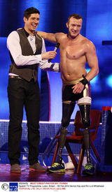 组图：截肢男参加英国星跳跃 人残志坚令人钦佩