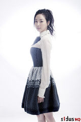 组图：韩星金莎朗新时尚写真 少女装扮自然清纯