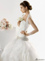 组图：超模芭芭拉唯美婚纱写真 典雅纯净秀美背