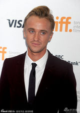 组图：菲尔德携女友亮相《寂寞心灵》首映