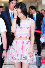 组图：韩星申世京代言签售 亮相粉裙显娇俏可爱