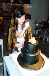 组图：baby庆24岁生日 许愿本命年事业爆发