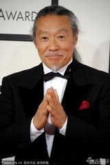 组图：日本音乐巨匠喜多郎亮相 恭敬鞠躬