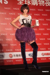 组图：隋棠杨谨华双姝比美腿 关颖火鸟装走可爱风