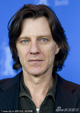 组图：克里夫欧文出席《影子舞者》记者会