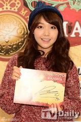 组图：GirlsDay敏雅亮相签名会 美腿白皙诱人