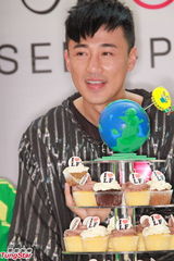 组图：林峰生日望愿成视帝 刘銮雄家人亲自捧场