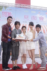 组图：林依晨剧组庆生 受访安慰隋棠失奖