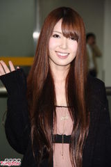 组图：日本女星波多野结衣低调赴台