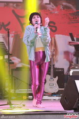 组图：何超仪称与何超云不熟 拒谈对方情变传闻