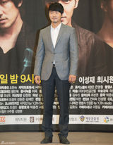 高清图：崔始源宣传新剧《波塞冬》 牵手女星李诗英