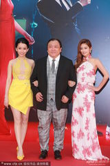 组图：群星亮相金像红毯 汤唯领衔众女星斗艳