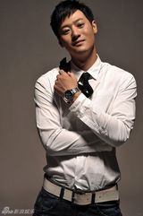 组图：亓航(启航)黑白新写真变身优雅型男