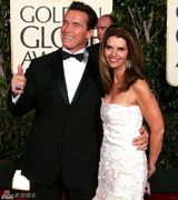 组图：斯瓦辛格与新欢共进晚餐 女方家人护驾