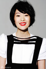 组图：童瑶时尚短发写真帅气可爱