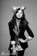 幻灯图集：熊乃瑾黑白写真 演绎80后纯净心情
