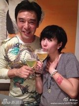 组图：齐秦小24岁娇妻曝光 2岁女儿粉嫩可爱