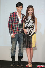 组图：林心如汪东城亮相 靓丽帅气二人抢镜