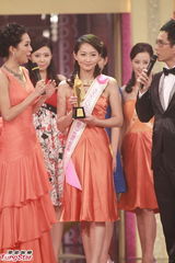 组图：亚姐大中华区总决赛揭幕 霍震霆任颁奖嘉宾