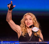 组图：麦当娜出席演出发布会 容颜紧致似返老还童