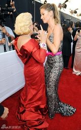 高清：摩根-弗里曼获终身成就奖 吉赛尔-邦辰道贺