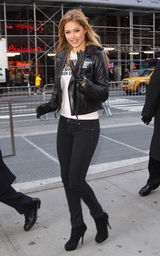 幻灯：维多利亚秘密内衣秀众超模纽约街头拍写真