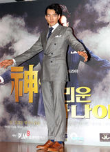 高清组图：《被称为神的男人》发布会 韩彩英等出席