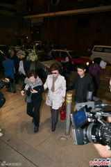 组图：歌唱老师许佩设灵 郑少秋徐小凤致祭