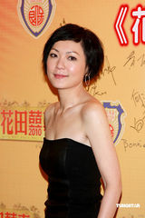 幻灯：熊黛林香肩斜露艳压群芳 大赞吴君如功力高