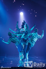 组图：SISTAR《MCountdown》夺冠 女团齐拼大腿