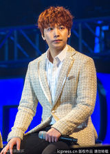 组图：SJ-M上海热力开唱 始源帅气有型赫海有爱