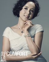 高清图：蒋雯丽登杂志封面 尽显熟女淡然从容