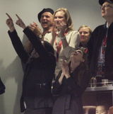 幻灯图集：皮特朱莉看球激吻 力破不和传闻