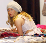 高清组图：阿什丽-提斯代尔街拍LOOK热裤秀美腿