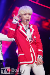 组图：韩团4minute《M COUNTDOWN》夺冠