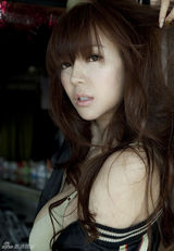 高清组图：周韦彤性感爆乳写真集攻占男性市场