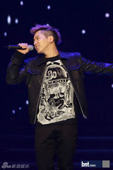 组图：MBLAQ李贤等亮相音乐节目《Mnet Countdown》