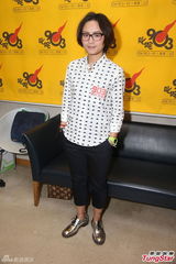 组图：周笔畅香港宣传新专辑 自嘲说话慢半拍